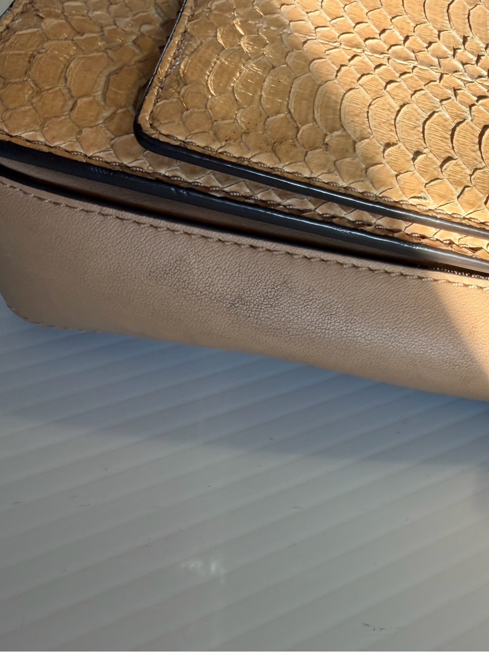 Tory Burch Tan Python-Embossed Shoulder Bag with Dark green Chain Strap - Picture 4 of 16